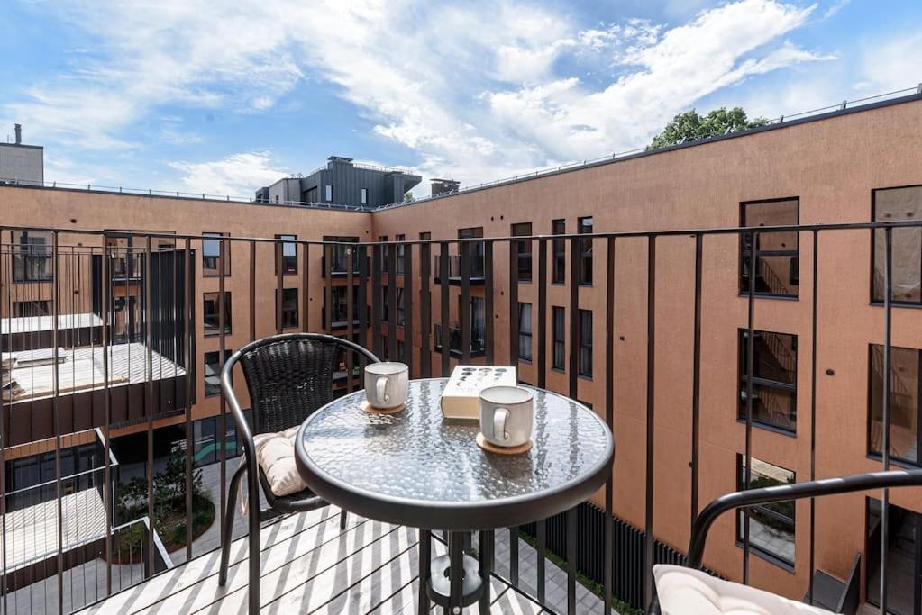 Apartament Cozy Japanese Oasis With Balcony, Gramophone, Netflix Wilno Zewnętrze zdjęcie
