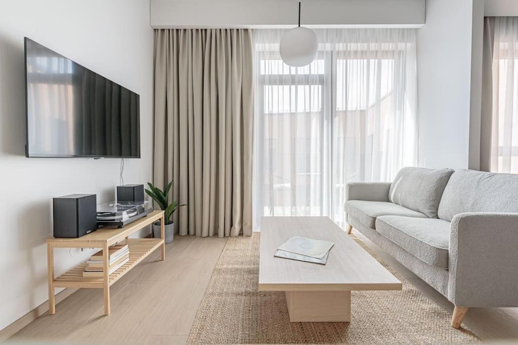 Apartament Cozy Japanese Oasis With Balcony, Gramophone, Netflix Wilno Zewnętrze zdjęcie